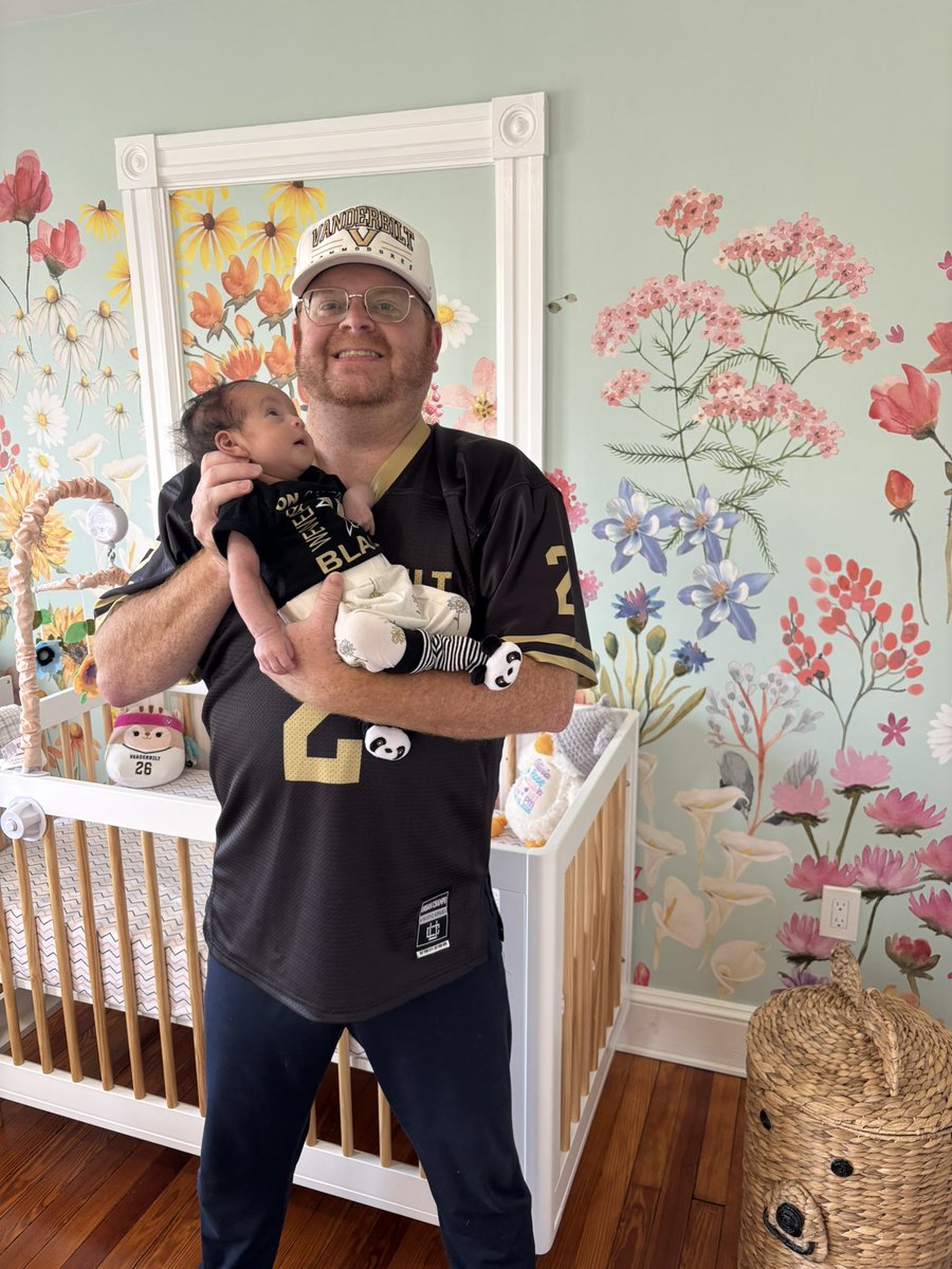 joeygarrison's tweet photo. What a win for the Dores! Absolutely destroyed Florida. The little one loved it! #AnchorDown https://t.co/V74EV1Kqmi