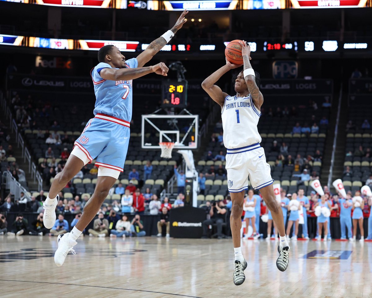 QUENTIN JONES NAILS THE TRIPLE WITH THE SHOT CLOCK EXPIRING 😱