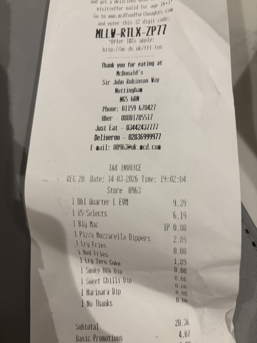 Astillchloe's tweet photo. @McDonaldsUK paid for a double quarter pounder but got a single one? https://t.co/FB9rlR2yy7