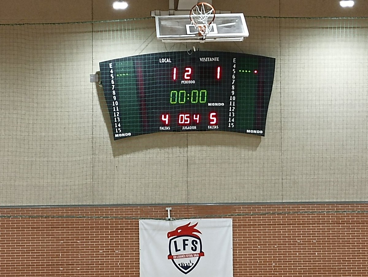 ⚽ ⚽ #ULEG CON EL DEPORTE LOCAL
Un día más animando a las chicas de <a href="/CDLeganesFS_Fem/">C.D. Leganés Fútbol Sala Femenino</a> frente a <a href="/torrejonsala/">Torrejón Sala</a>.
Se adelantó pronto el equipo local, pero el rival lo puso difícil y empató a 6 minutos del final. 1-1 un tanto amargo. 
Hay que seguir animando. 
#Uleg #SentimosLeganes