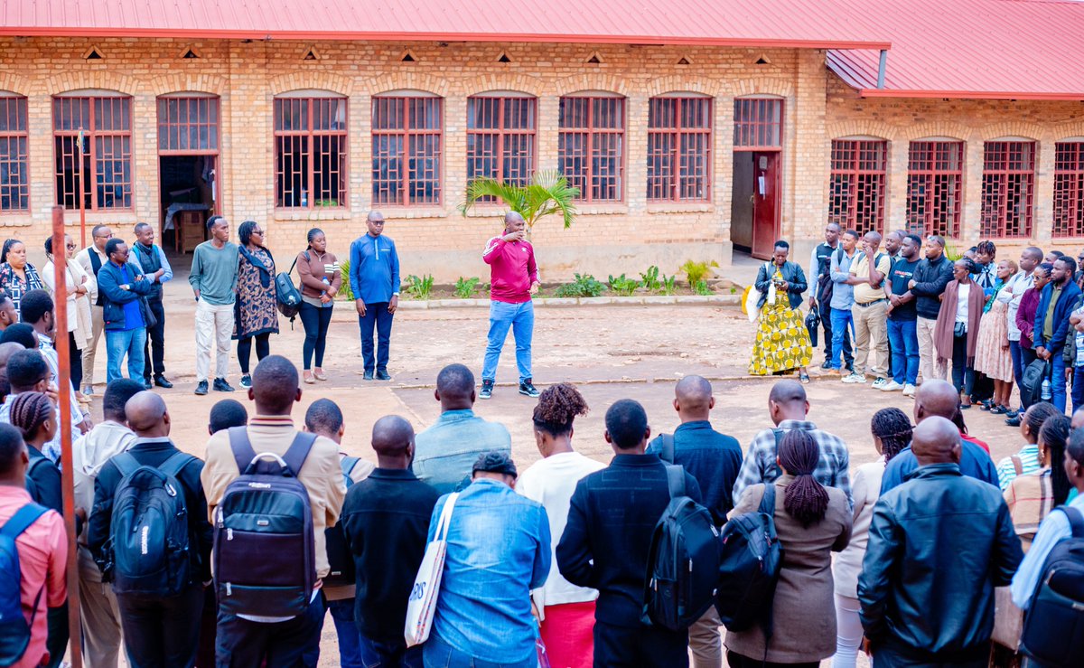 REBRwanda's tweet photo. Today at GS Kabgayi A , the Ag. Project Manager for QBE–REB, @AbdulAzizMugabo addressed participants during English Teacher Orientation Training on Literacy Instruction organized by REB in partnership with @Camb_Ed, @LIFT_Rwanda for effective literacy instruction in schools. https://t.co/1nCVGdzhCG