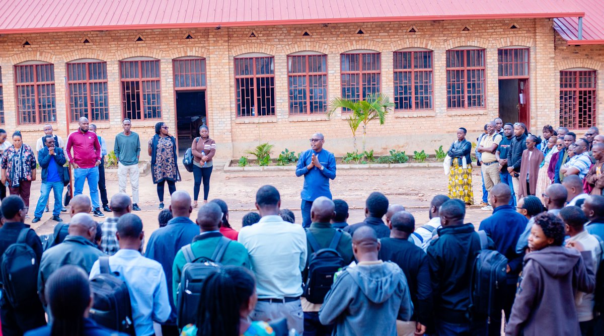 REBRwanda's tweet photo. Today at GS Kabgayi A , the Ag. Project Manager for QBE–REB, @AbdulAzizMugabo addressed participants during English Teacher Orientation Training on Literacy Instruction organized by REB in partnership with @Camb_Ed, @LIFT_Rwanda for effective literacy instruction in schools. https://t.co/1nCVGdzhCG