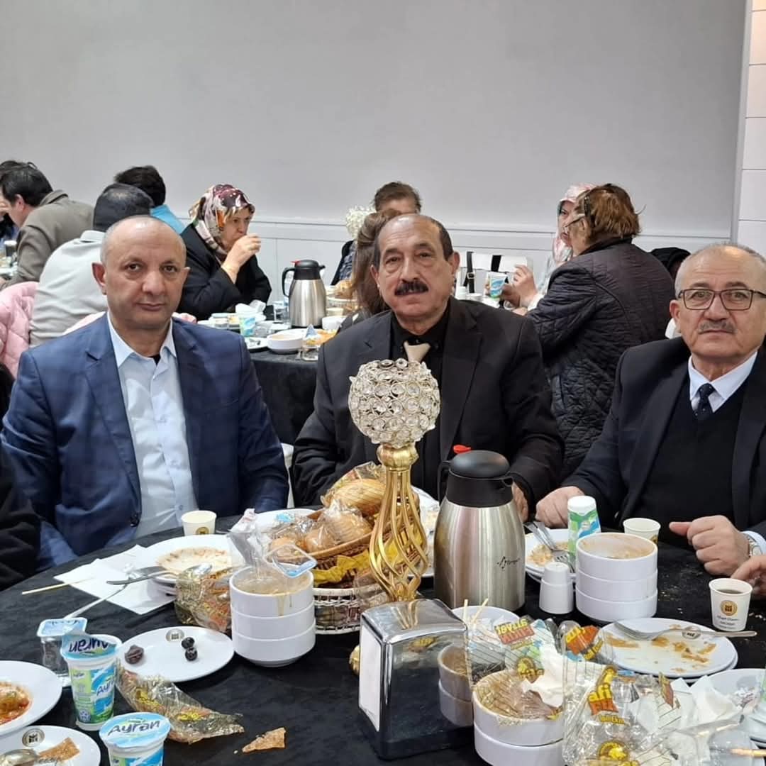 ercyskayserider's tweet photo. Bugünkü iftarımızda Erciyes Kayserililer Derneği olarak Kayserili Dernekler Federasyonunun misafiriydik, hep birlikte oruçlarımızı açtık. Misaifrperverliklerinden dolayı federasyon başkanımız sayın Ahmet Etöz beye ve yönetimine teşekkür ederim. Allah birliğimizi daim eylesin. https://t.co/lXpn0ewssf