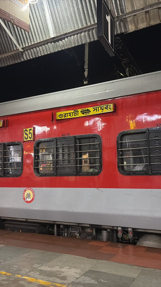 bikidullah's tweet photo. @RailMadad 
Why is Train number 15610 not moving for more than 3 hours at Badarpur Junction? https://t.co/9rTLQGMMVB