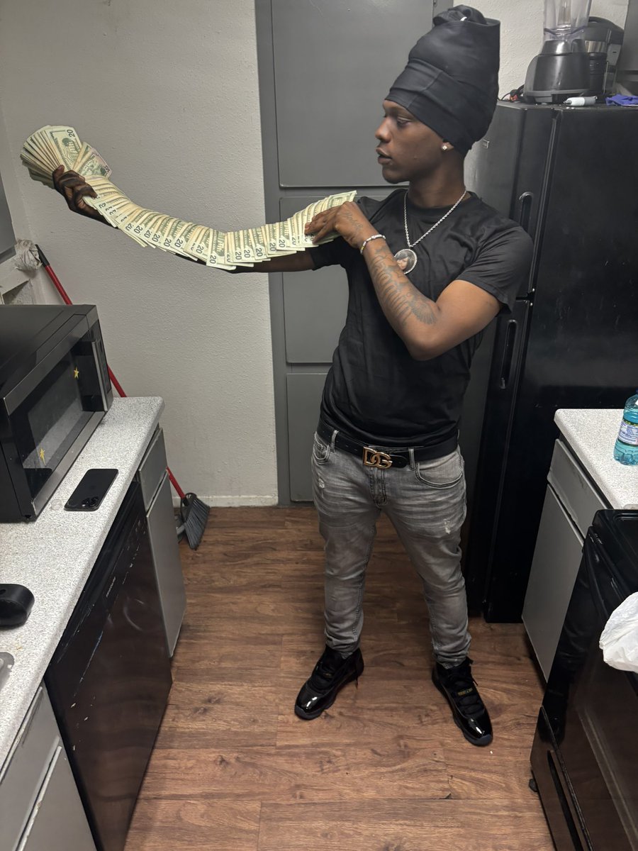 I saw my chance and ran with it brodie call from the jails and j7 don’t be sparing niggas🌐