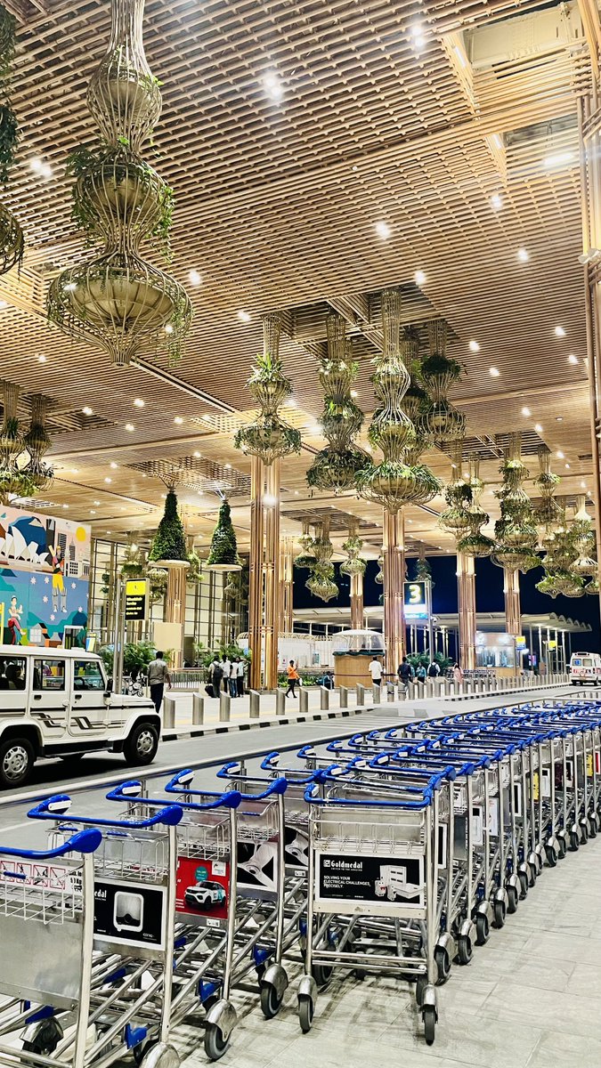 babruvahanaa's tweet photo. Airports r probably the most emotional travel places… today I saw a father in tears while his daughter n her family walked away. 🥹✈️ https://t.co/YpIQpyJbLA