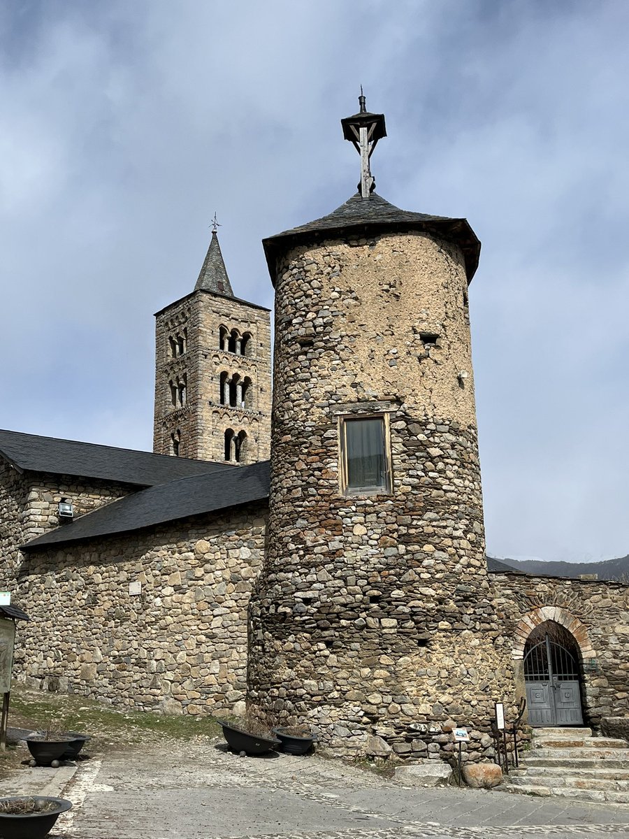 Strobe_Lightly's tweet photo. The first half of today’s hike was a long slog up a paved road to the precioso pueblo of Son
(population 17), most notable for its fine Romanesque church of St Peter the Apostle.
#SlowPyrenees https://t.co/mKP4NQls9x