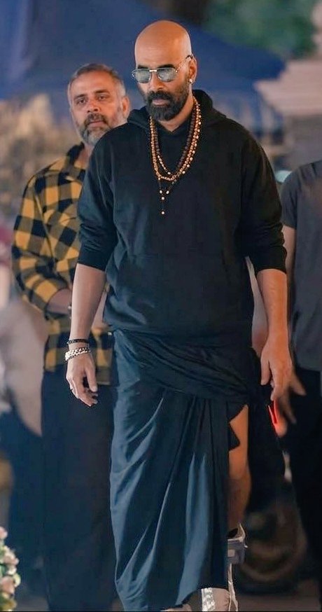 nk8628923's tweet image. #Golmall5 ke Announcement se ziada To #Akki sir Ke Look ke Charche hai🔥🔥🔥