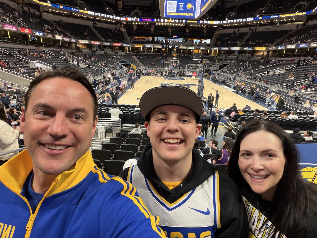 mikeonda's tweet photo. #pacersgamenight https://t.co/cOIbP86NBs