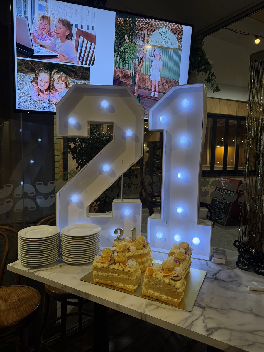 ellie 💭 tweet media