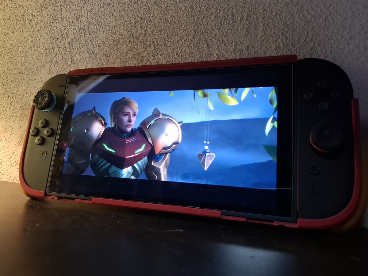 DistortedEmerald tweet media