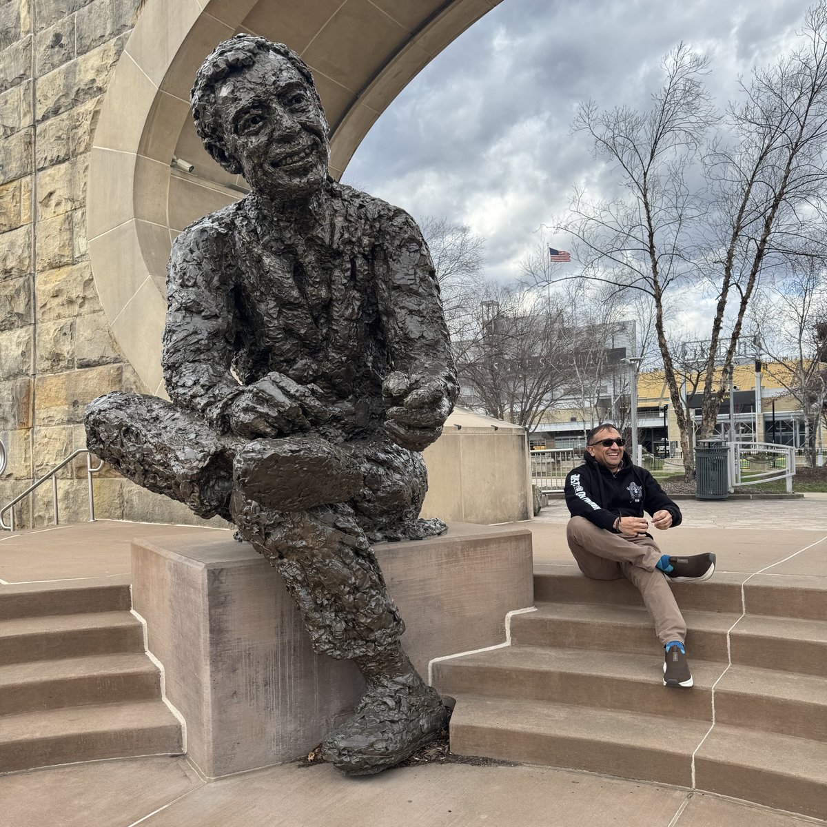 Snehalstocks's tweet photo. “It’s a beautiful day in this neighborhood, a beautiful day for a neighbor. Would you be mine? Could you be mine? Please won’t you be my neighbor?” ~Mr. Fred Rogers https://t.co/7ZdOECmGac