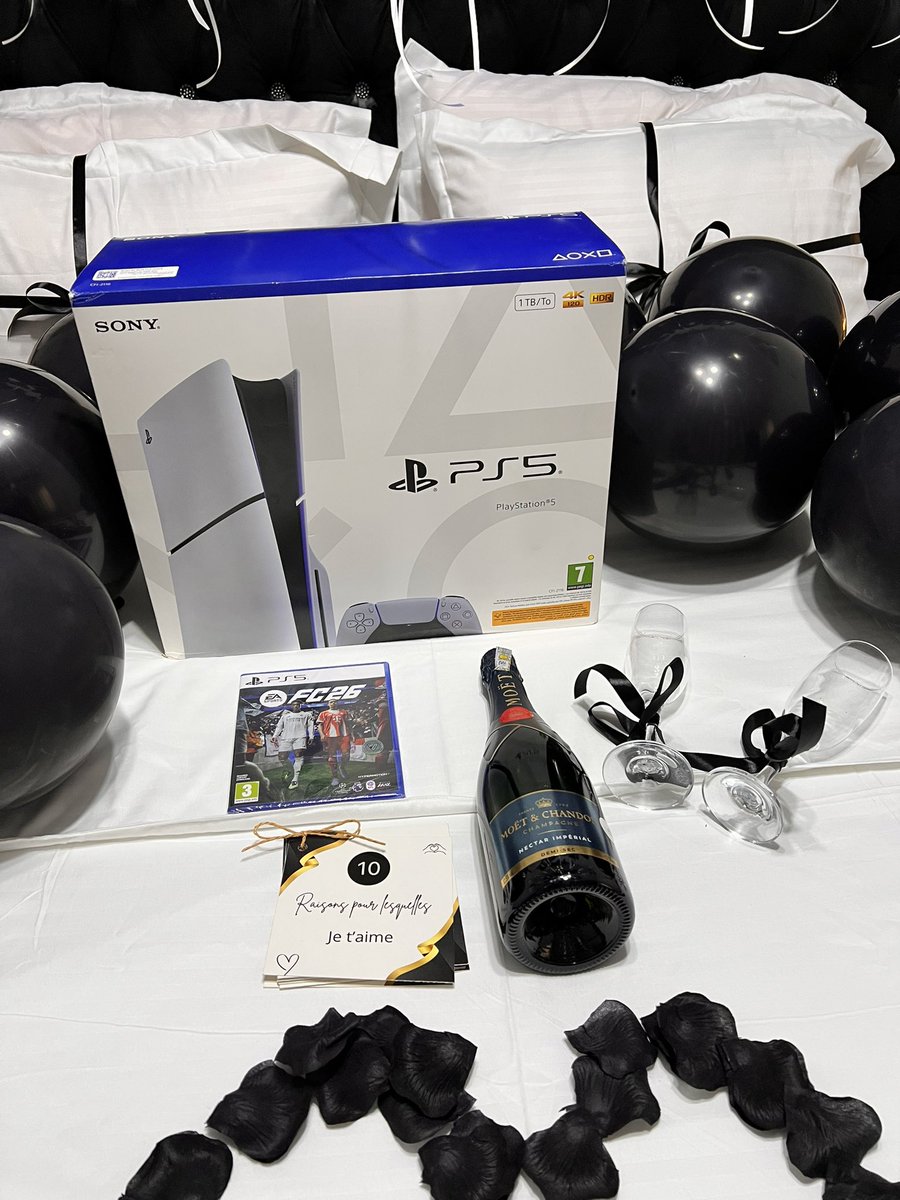Quand une femme t’aime ça donne ça. 🤭🖤
Décoration de chambre + PS5 + jeu FIFA 2026 + bouteille de champagne pour son copain. 😍🤌🏼

📞: 686281300