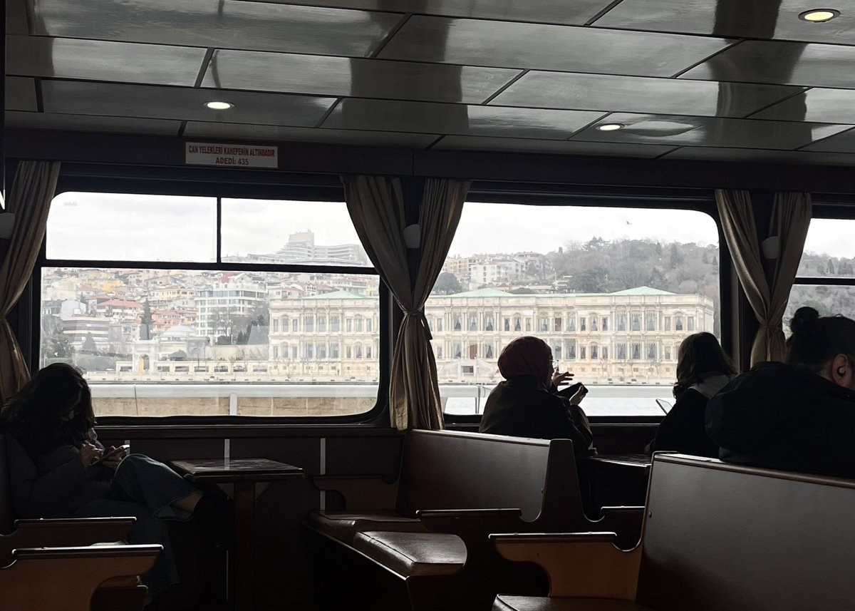 flâneuse tweet media