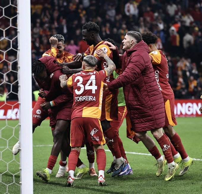 gscanlitv's tweet photo. LİDER…

G⭐️L⭐️T⭐️S⭐️R⭐️Y! https://t.co/9YzrbrpduS