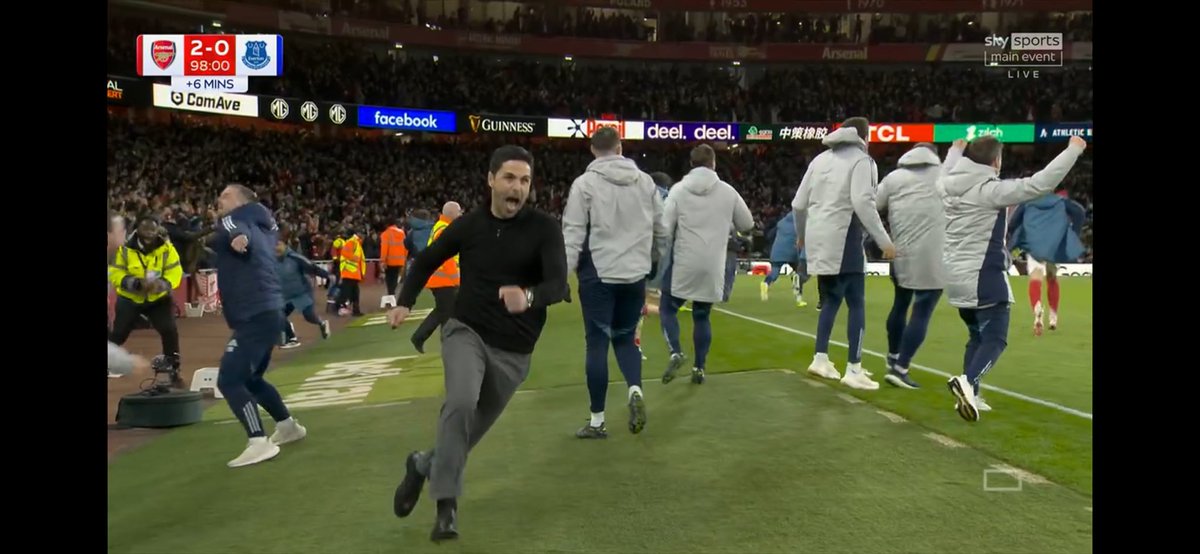 📸 Action shot of Mikel Arteta celebrating Max Dowman’s goal for #Arsenal against Everton tonight 😂❤️