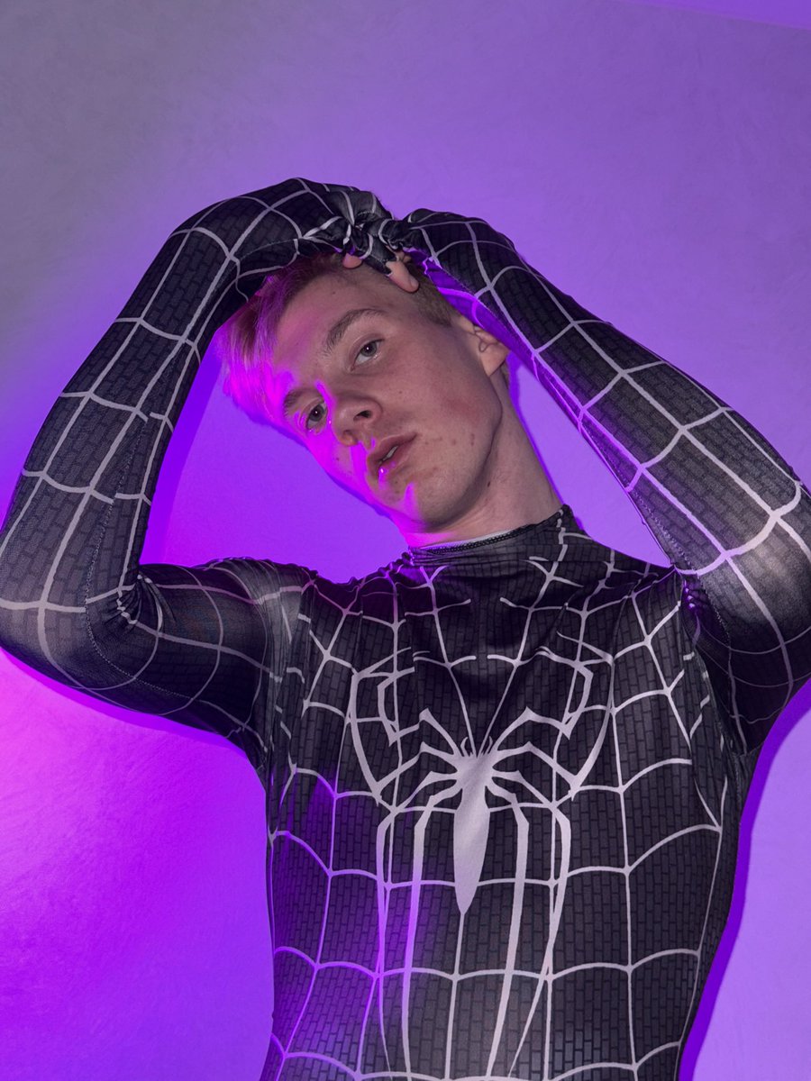 m_ayechka tweet media