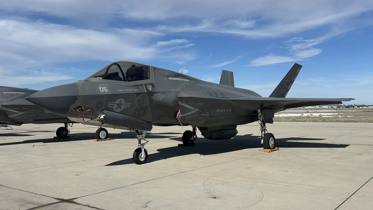CCFOC1's tweet photo. A few of the based F35s and an AV8B at Yuma this morning https://t.co/qGmAudHYNc