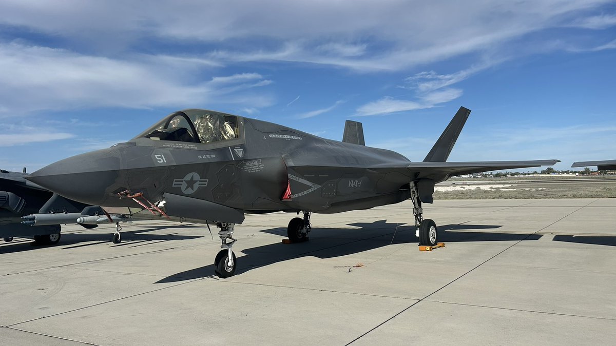 CCFOC1's tweet photo. A few of the based F35s and an AV8B at Yuma this morning https://t.co/qGmAudHYNc