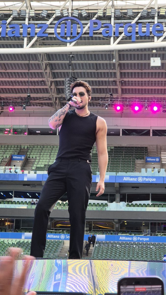 luansnovidade's tweet photo. Misericórdia! Luan agora no Allianz Parque. 🔥 https://t.co/0q1ha5jjgT