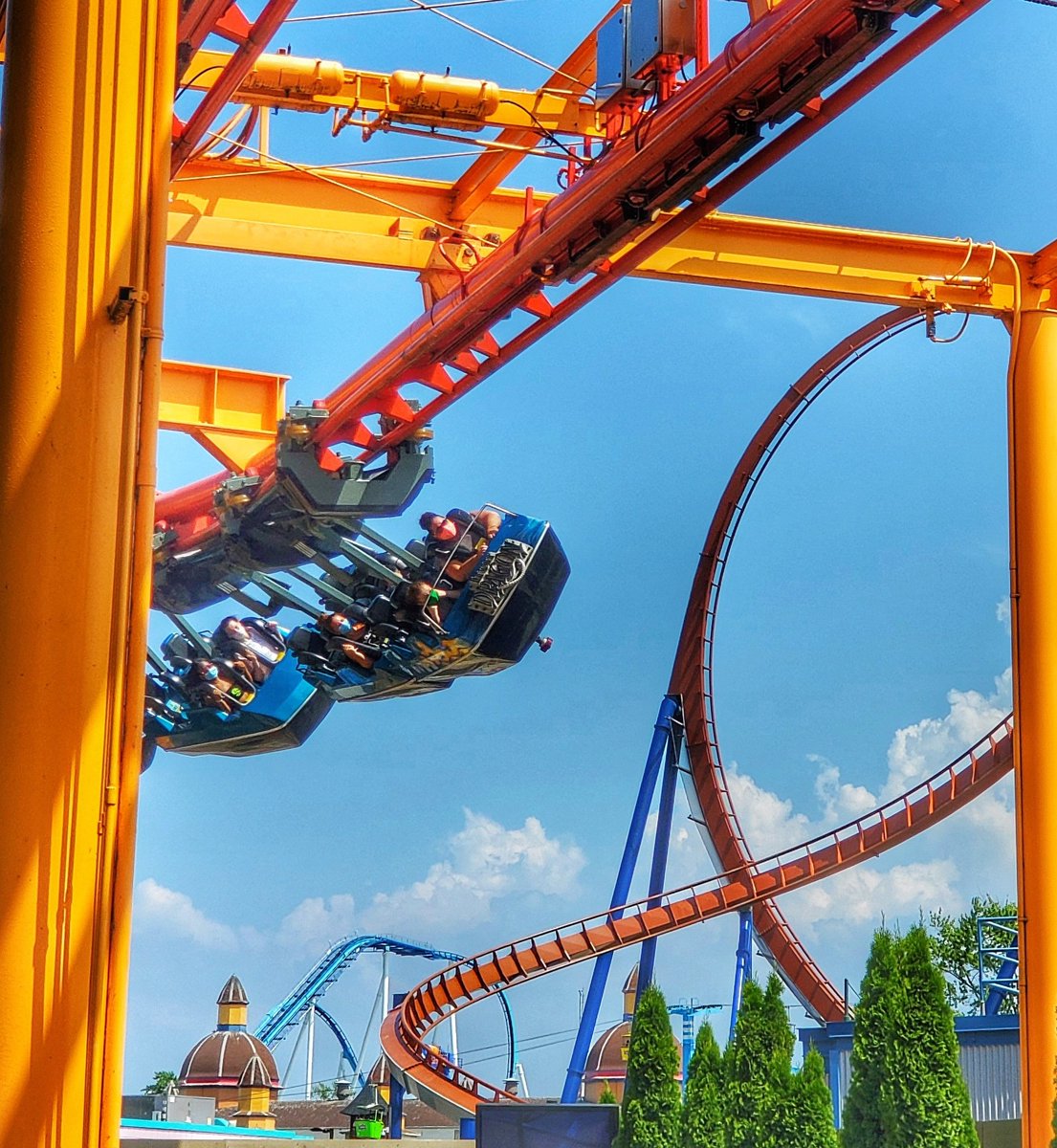 jsz1978's tweet photo. Iron Dragon @cedarpoint 🐉🎢🔵🔴
#cedarpoint #irondragon #arrowdynamics #sixflags #suspendedcoaster #rollercoaster #rollercoasterphotography #coasters #coasterpics #amusementpark #samsunggalaxy #galaxyphotography #themepark #themeparkphotography #thrillride #steelcoaster https://t.co/nLd31nut58