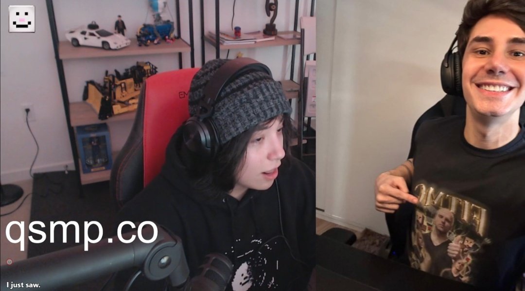 YelyYini's tweet photo. Viendo la camiseta de Fit que lleva Pac*

*Momento de silencio*
Quacks: No pues bien por ellos... Bien por ellos... https://t.co/X4ihYpaLHU