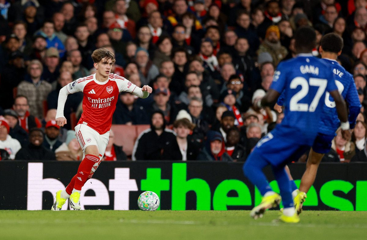 PremLeaguePanel's tweet photo. 16 years old and producing a key moment of top creative quality in a title race when the rest of his attacking teammates were awful, is crazy stuff. And you know what, his teammates knew what he was capable of, because they just kept giving him the ball. Max Dowman, take a bow. https://t.co/cAMhqyOaPt
