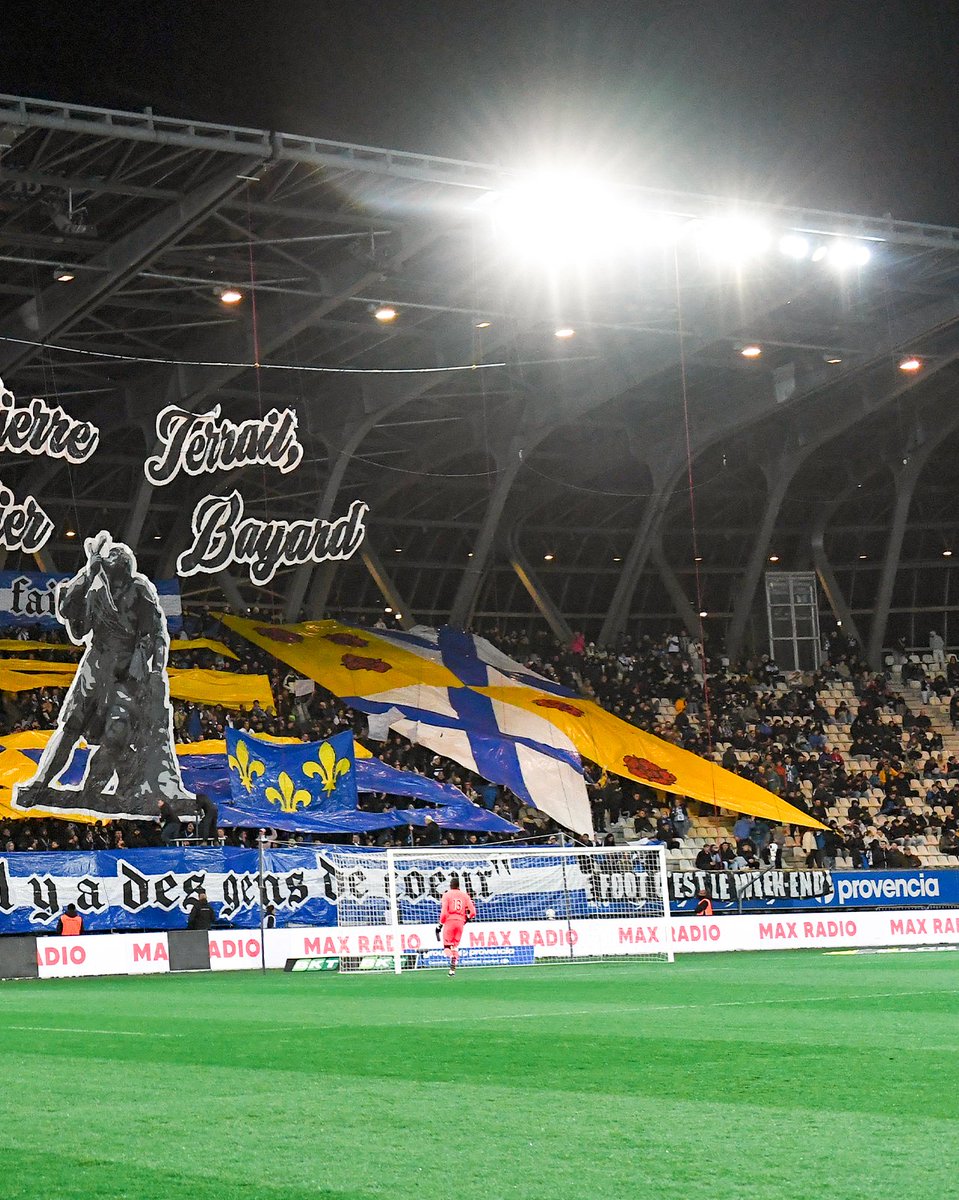 Ligue2BKT's tweet photo. 👏 🔵⚪️ 👏 https://t.co/AhivuRwRU9