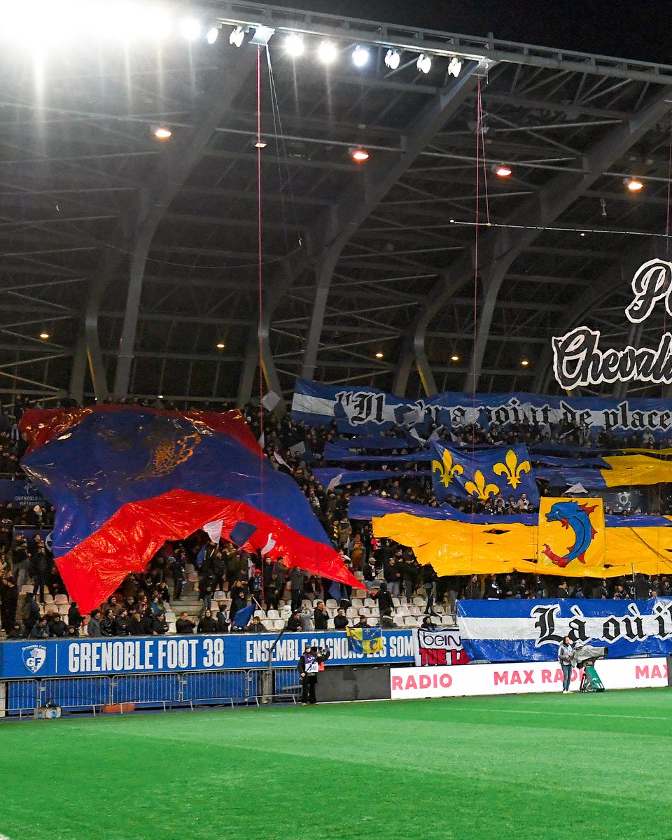 Ligue2BKT's tweet photo. 👏 🔵⚪️ 👏 https://t.co/AhivuRwRU9