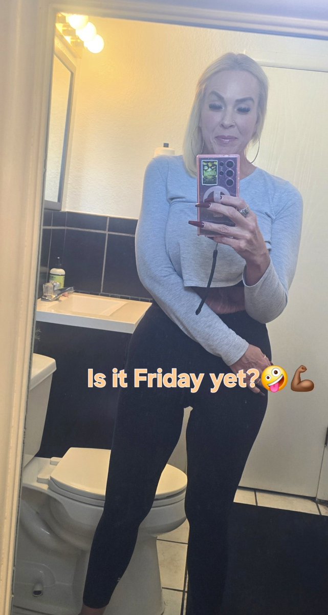 Rx420_2631's tweet image. After my workout on #Wednesday ..I don't believe in filtering. This is reality. Stretch marks and all. I don't feel the need to hide anything.  #fitlife #keto #progress #workout 
I'm far from perfect, and I'm perfectly ok with that! Happy #Saturday ya'll ...🤪💪🏾💪🏾💯😁👌🏾