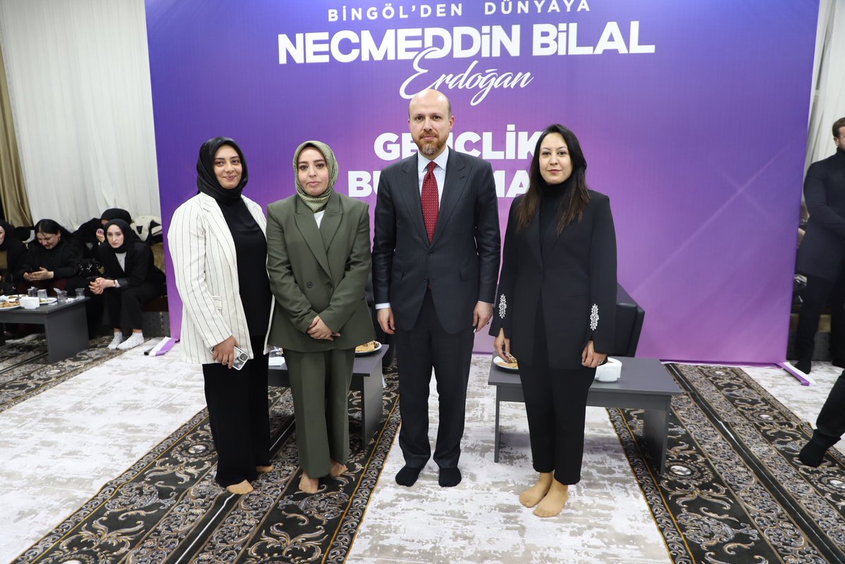 İlim Yayma Vakfı Mütevelli Heyeti Başkanı Sn. Necmeddin Bilal Erdoğan ile birlikte Gençlik Buluşması Programı düzenledik. Gençlerimiz sordu Sn. Bilal Erdoğan cevapladı. 

#MilletimizleYolumuzBir 

<a href="/yilmaz_seven/">Av. Yılmaz SEVEN</a> <a href="/EnessAslan_/">Enes ASLAN</a> <a href="/Erdalarikan12/">Erdal ARIKAN</a> <a href="/masifegundogdu/">Maşife GÜNDOĞDU</a> <a href="/NihatDogu12/">NİHAT DOĞU</a>