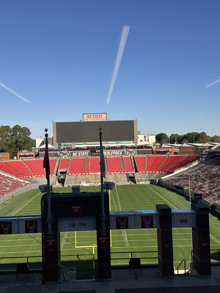 williams2_ma's tweet photo. Had a great time @PackFootball spring practice yesterday. Thanks @BMitchellNCS  and @LaFayetteStewa3 for the invite and tour!!
#1Pack1Goal https://t.co/6ku9O9BVDs