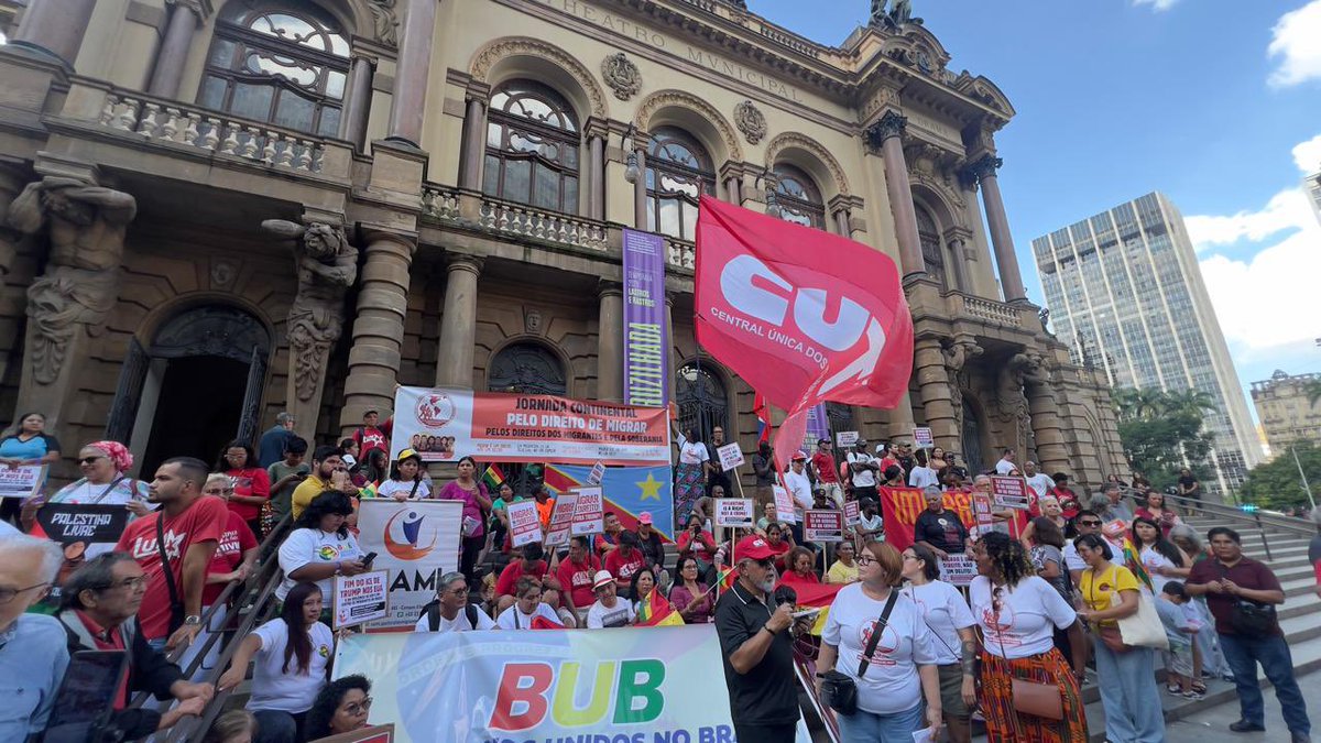 CUT_Brasil's tweet photo. Nas ruas de São Paulo pela Jornada Continental pelo Direito de Migrar. ✊🌎

O ato denunciou a ofensiva da extrema direita contra migrantes e reafirmou: migrar é um direito, não um crime. https://t.co/61g1HedEKw