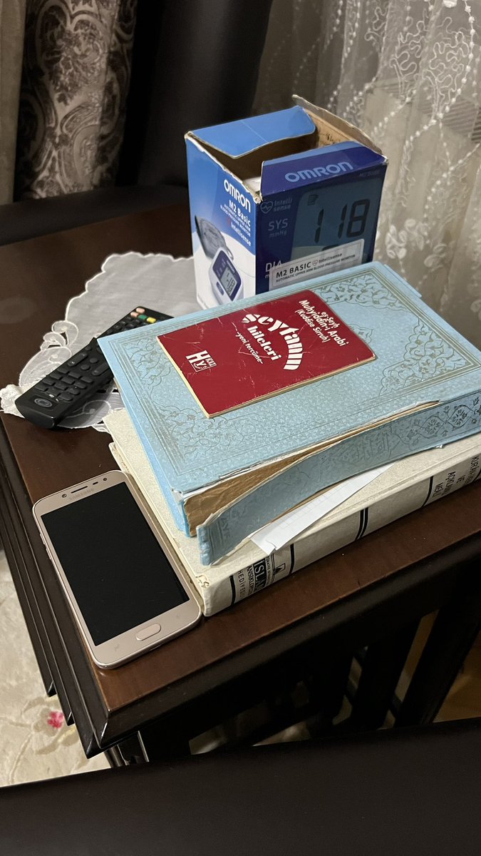 YSSelvi's tweet photo. 70 yaş üstü baş ucu itemleri:
Kur’an Kerim
Meal
Rehber yazılar
Tansiyon aleti
Kumanda
Telefon https://t.co/DYGDkYvDmt