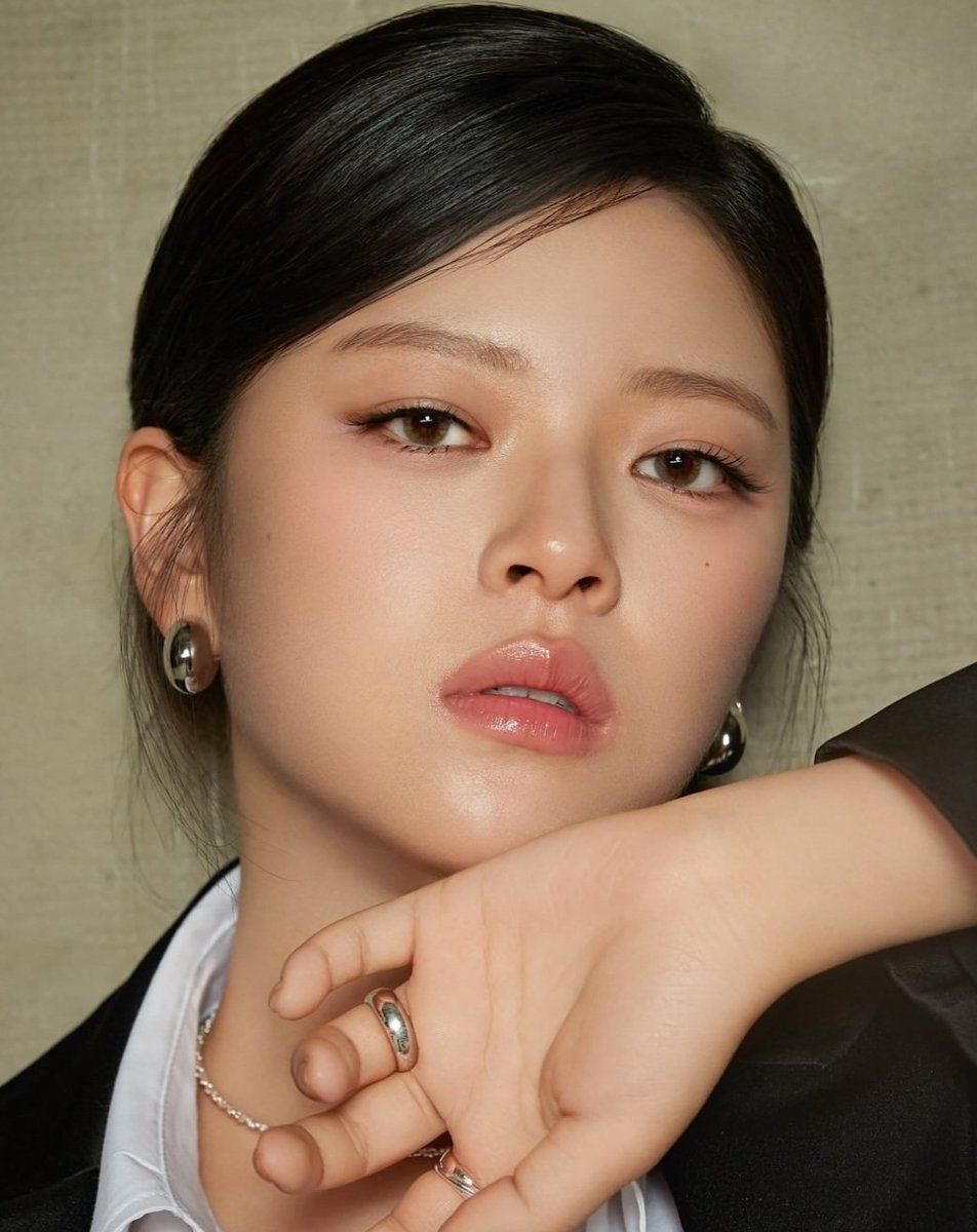 BadrElsaye12902's tweet photo. As we are getting very close to  #Jeongyeon’s debut as an actress, let’s take a look at all the details about her as an actress, the details of the movie New: Recruit The Movie, and the achievements our girl accomplished on the day her entry into the acting world was announced. https://t.co/p7InvaMbHN