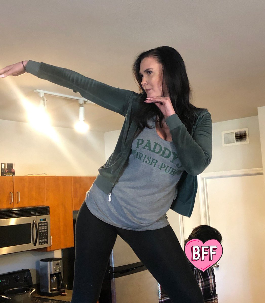 michelleyroo2's tweet image. this made me reminisce on my old st paddy parade days😭 y’all know i grew up in the dirty D and the parade every year is insane. i would always make a cooler full of jell-o shots, rummy bears, and sammiches for friends. 1st pic, it’s like before noon LOL, 2nd&amp;amp;3rd i am also