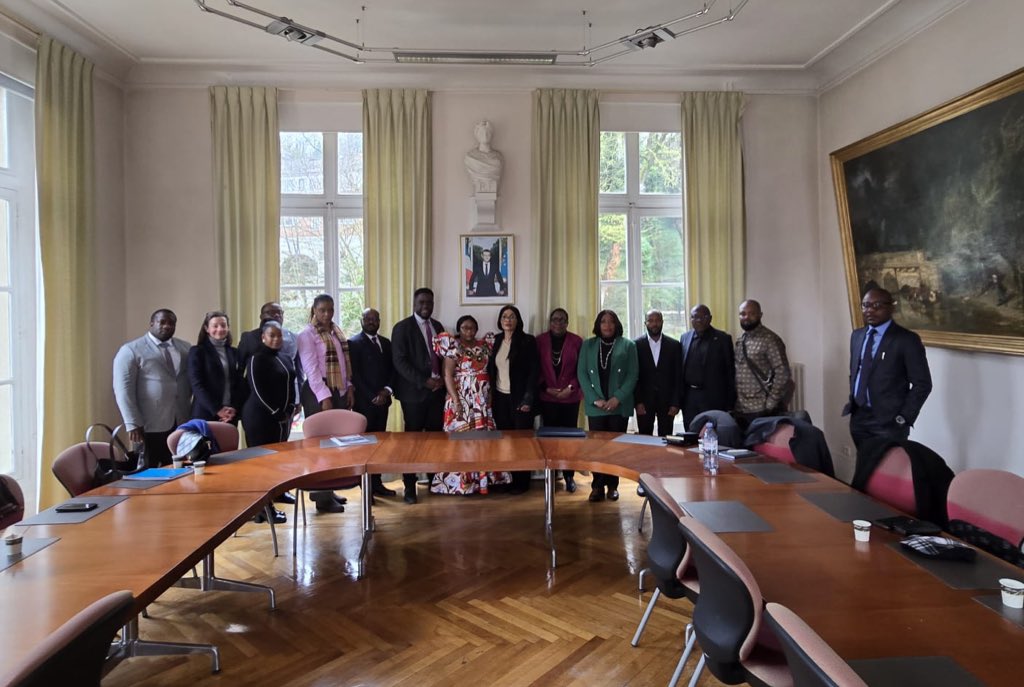 Angele Bangasa tweet media