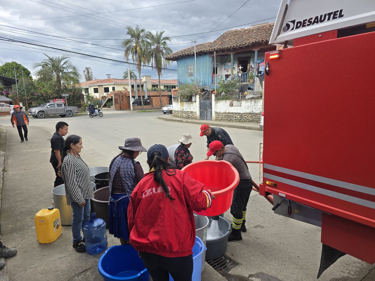 🚚💦 Continúa el  Plan de Contingencia 

📣 Mediante tanqueros en este momento abastecemos del líquido vital al sector:
📍Cruz Verde de San Joaquín 

🚨 Para emergencias en los servicios de ETAPA EP, comuníquese al ☎️ 188.

<a href="/czamoramatute/">Cristian Zamora M</a> 
<a href="/MunicipioCuenca/">Municipio Cuenca</a>