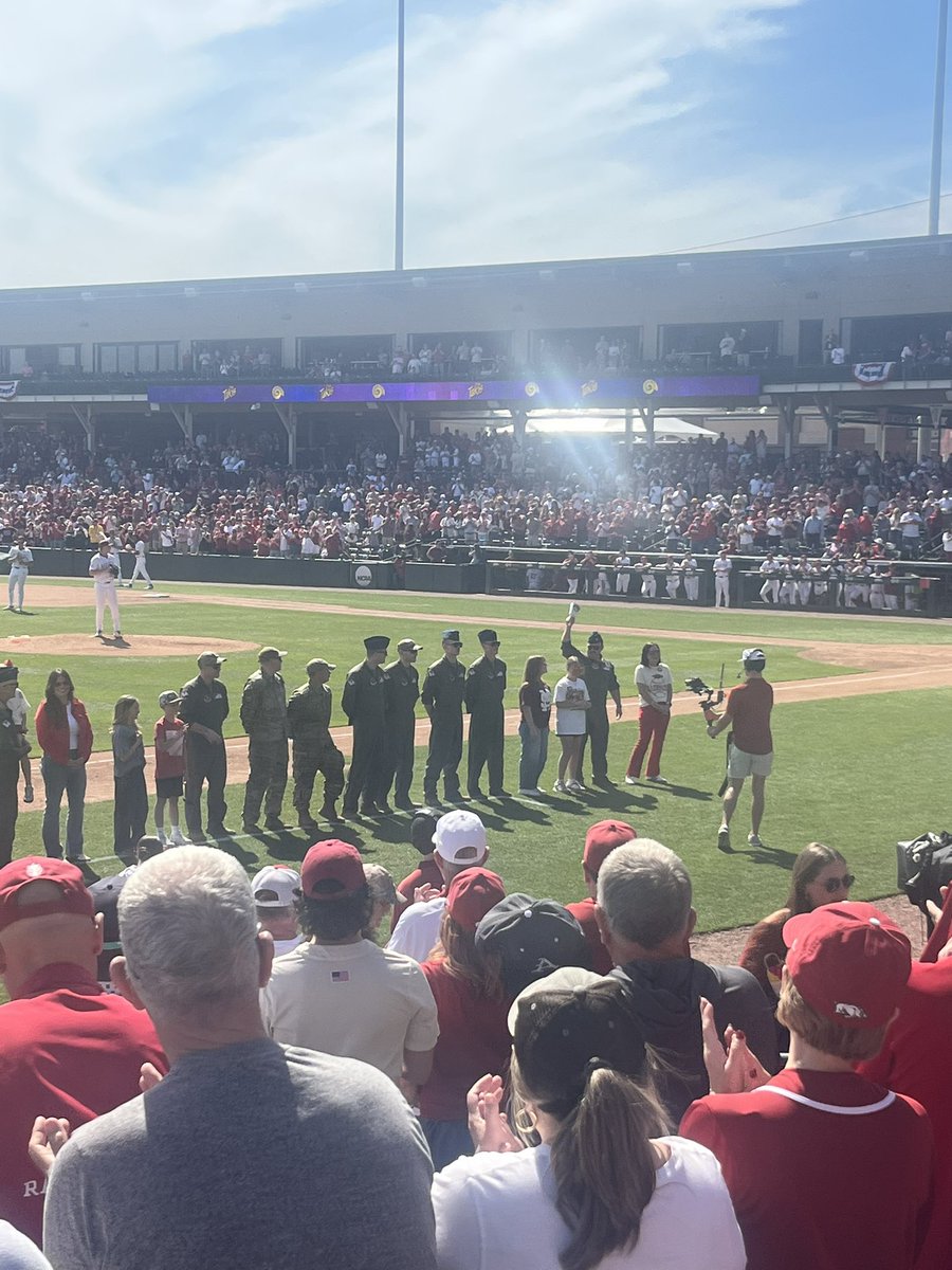 Jonathan Bailey tweet media