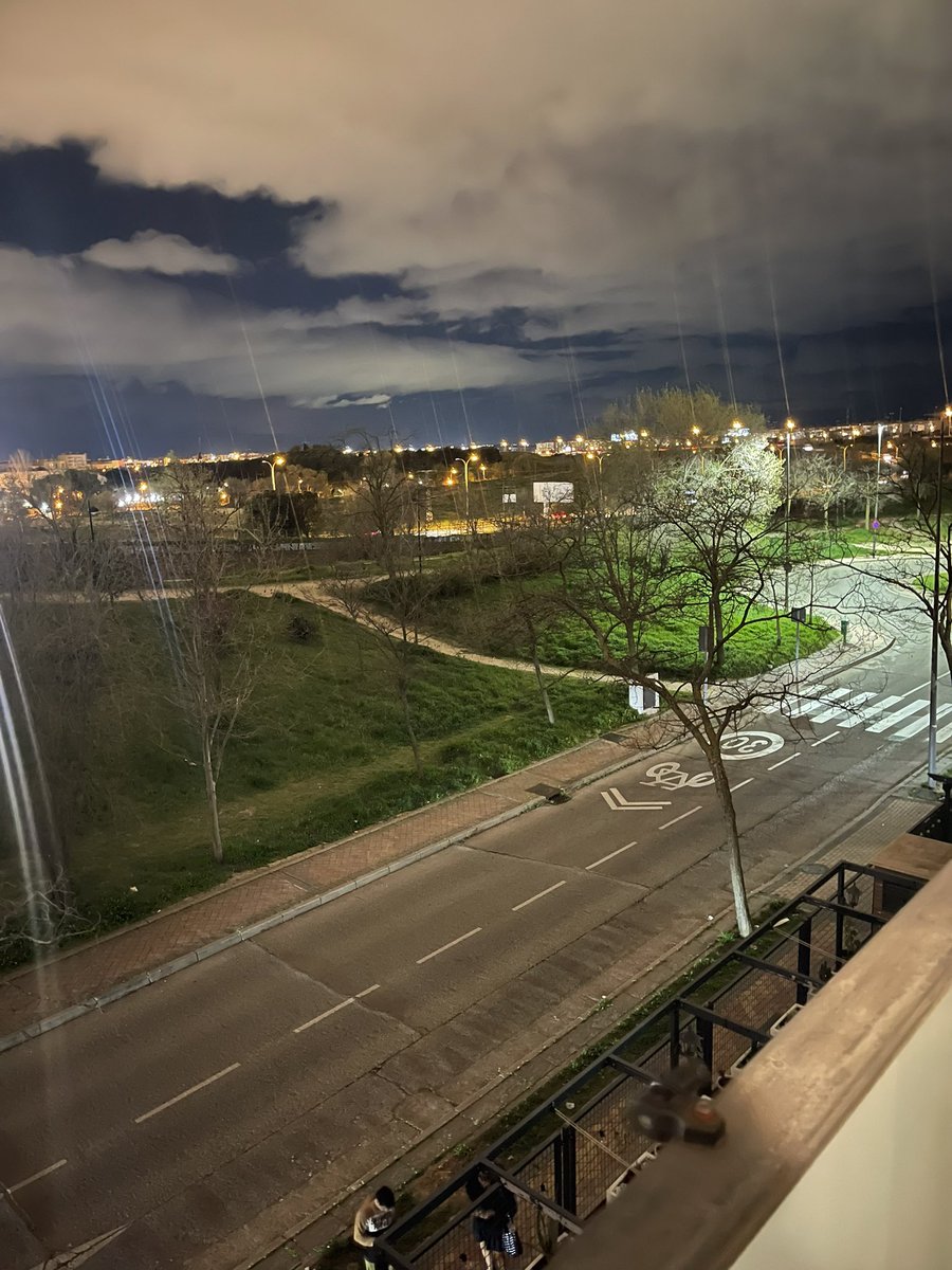 Noveno día sin alumbrado público en la calle Berlín entre el parking de Las Retamas y el X-Madrid. <a href="/PoliciaAlcorcon/">Policía Municipal de Alcorcón</a> <a href="/AytoAlcorcon/">Ayuntamiento de Alcorcón</a> <a href="/EsmasAlcorcon/">ESMASA Alcorcón</a> 

Empiezo a tomar esto como algo personal. #feartheautist 

Se agradece el RT