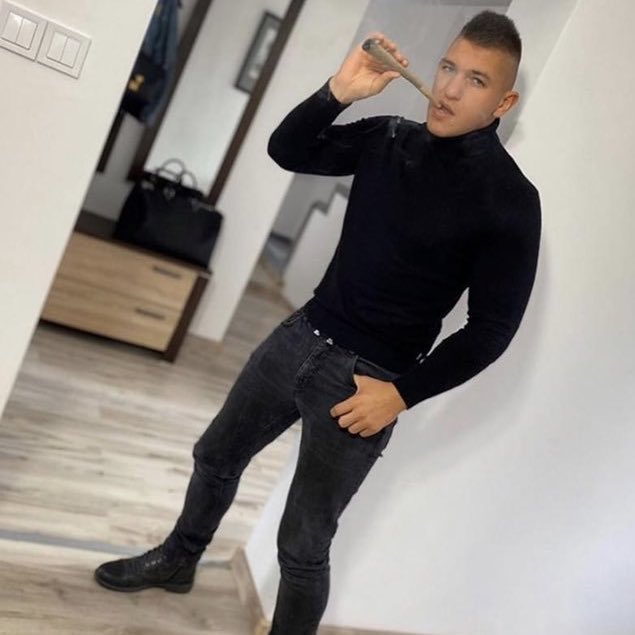 rowny gosc tweet media