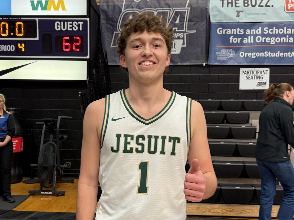 AndrewgEdits's tweet photo. Final: Jesuit (82) - Benson (62)
Top Performers: 
Major Williams - 21 Points, 3 Rebounds
@RyanBarone18 - 13 Points, 3 Assists
Nick Zervis - 11 Points
@PrepHoopsOR https://t.co/FIC5rjI5Mj