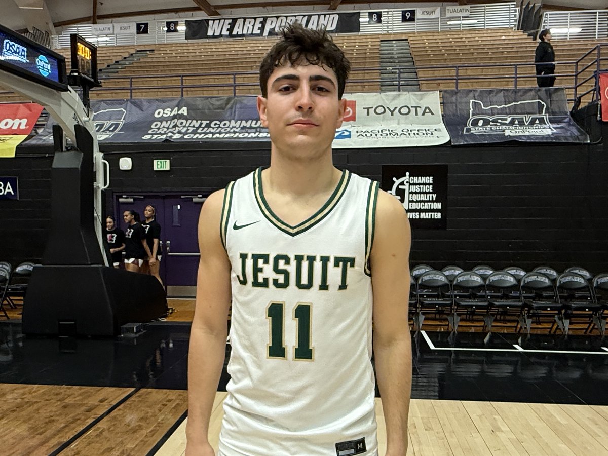 AndrewgEdits's tweet photo. Final: Jesuit (82) - Benson (62)
Top Performers: 
Major Williams - 21 Points, 3 Rebounds
@RyanBarone18 - 13 Points, 3 Assists
Nick Zervis - 11 Points
@PrepHoopsOR https://t.co/FIC5rjI5Mj
