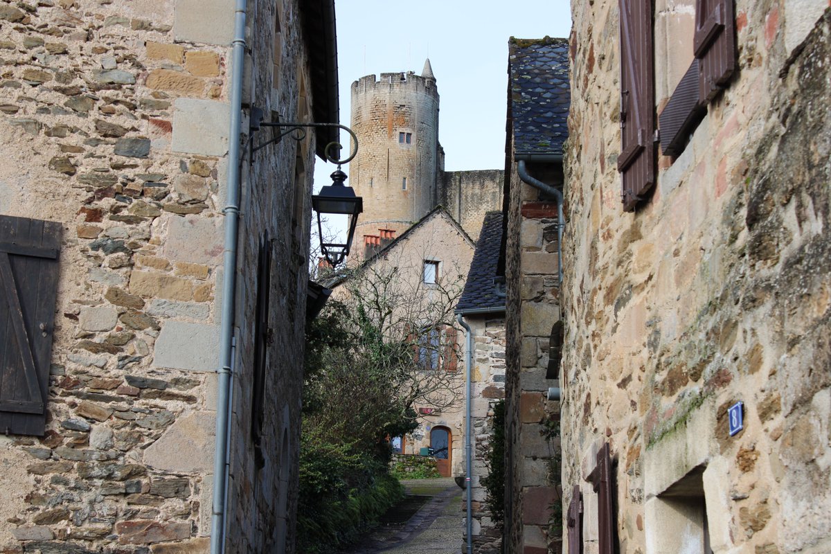 rom_gail's tweet photo. Visite dans l'un des plus beaux villages de France situé dans le département de l'Aveyron. Najac
#weekend #najac #occitanie #aveyron #tourisme #médiéval #enjoy #photography #goodvibes https://t.co/4tpiX7nuXd