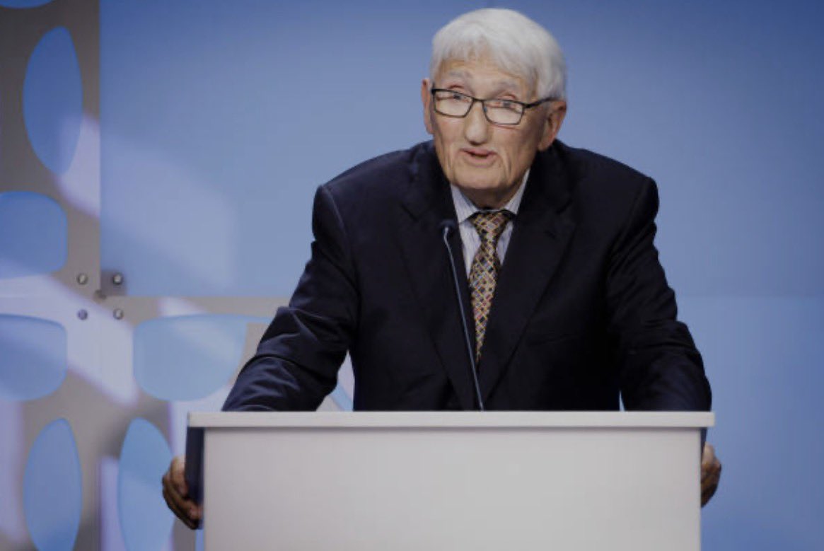 Se fue Jürgen Habermas, uno de los grandes defensores de la razón pública en nuestro tiempo.

En una época dominada por la polarización, el ruido y los algoritmos, Habermas nos recordó algo esencial: que la democracia no se sostiene mediante el voto, sino con la fuerza del mejor