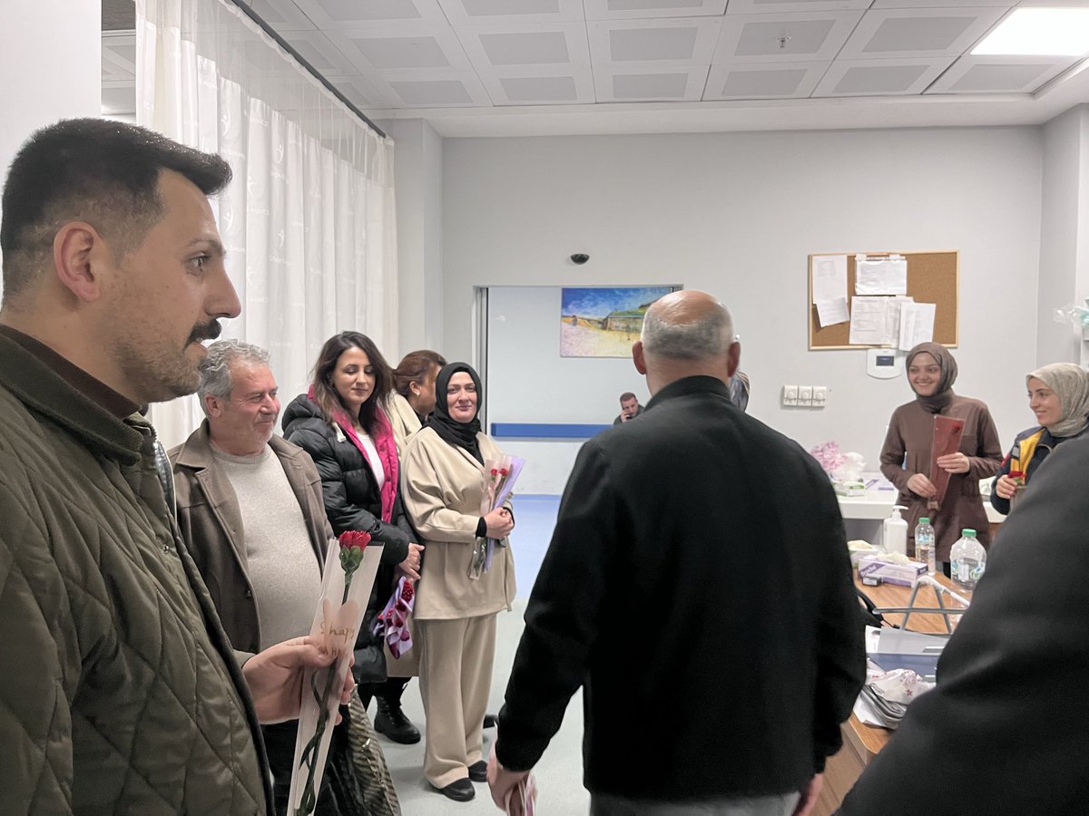 ResulcanAkgn1's tweet photo. İlçe başkanımız @cengizaltin1071 ile birlikte Malazgirt Devlet Hastanesi sağlık çalışanlarının 14 Mart tıp bayramı kutladık. https://t.co/3tQRhE9OQ8
