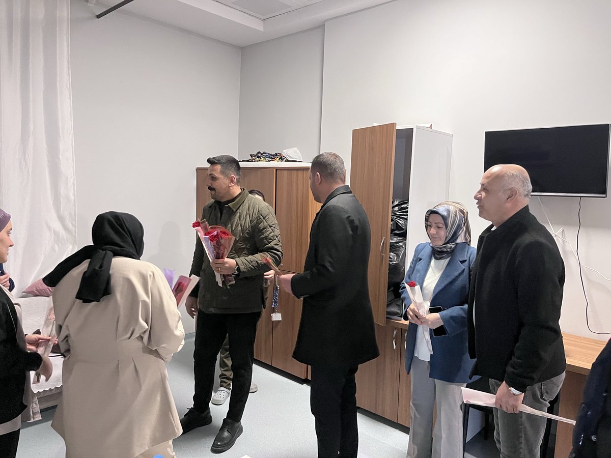 ResulcanAkgn1's tweet photo. İlçe başkanımız @cengizaltin1071 ile birlikte Malazgirt Devlet Hastanesi sağlık çalışanlarının 14 Mart tıp bayramı kutladık. https://t.co/3tQRhE9OQ8