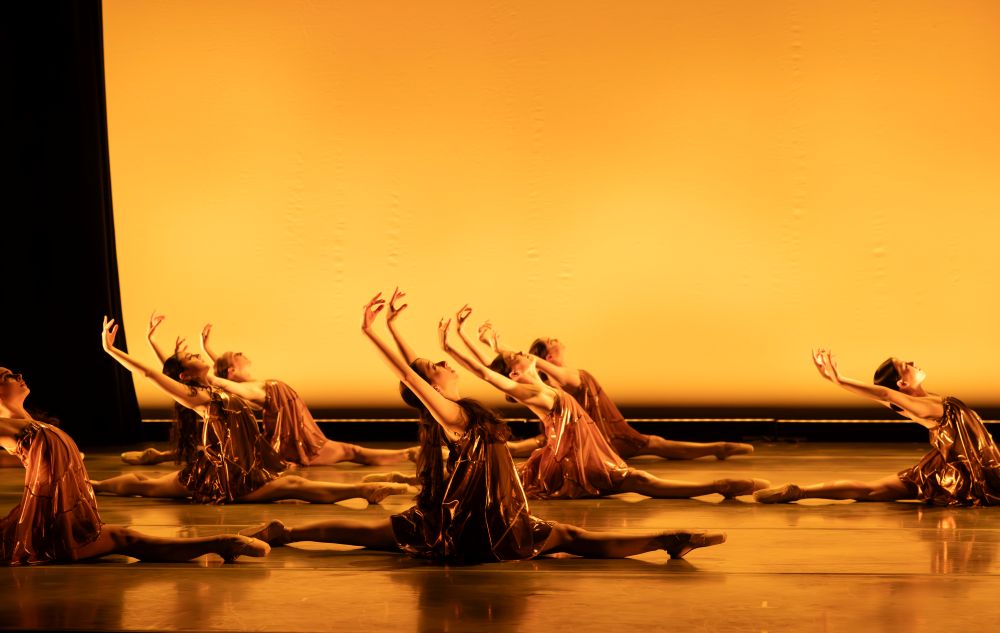 BuzzCenterStage tweet media