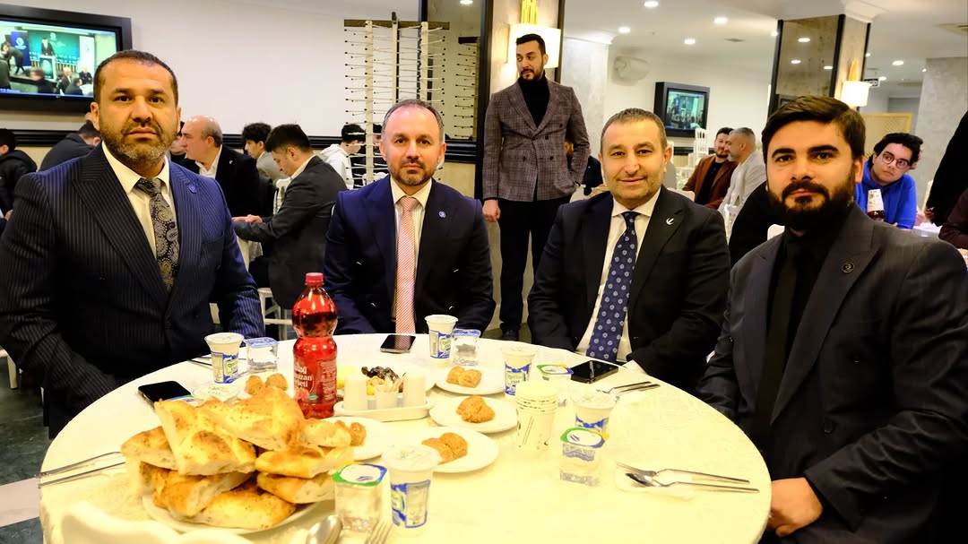 milligenclikmgd's tweet photo. Milli Gençlik İftarları Payitaht İstanbul'umuzda büyük bir katılım ile gerçekleştirildi. Ramazan'ın bereketini ve kardeşlik ruhunu hep birlikte idrak ettik. 

Nazik ev sahipliği için başta İl Başkanımız İbrahim Demir olmak üzere İstanbul teşkilatımıza teşekkür ederiz.

#gençlik #iftar #istanbul