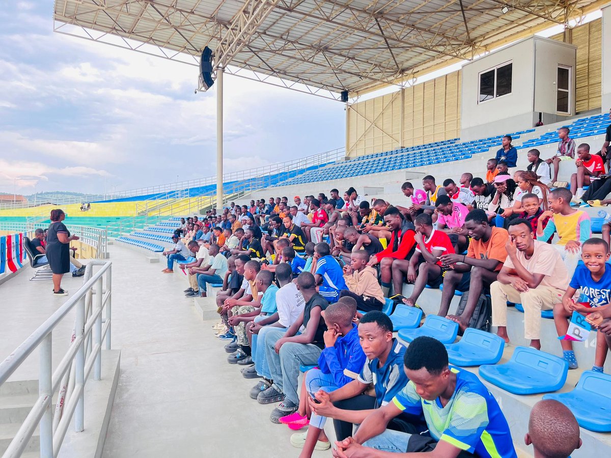 Madam Vice Mayor nanone 
Yasabye urubyiruko gukomeza kwitabira gahunda za Leta, kugira ngo rubashe kubona amakuru n’amahirwe atandukanye agenewe urubyiruko
Kugirango rubashe kuyabyaza umusaruro mu iterambere ryabo ndetse n’iry’igihugu muri rusange
<a href="/rpfinkotanyi/">FPR-Inkotanyi</a>
<a href="/SGasana2_/">Stephen Gasana</a>